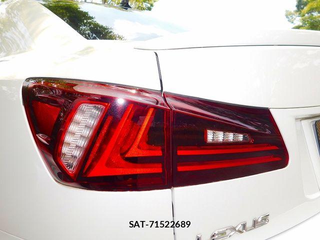 Lexus IS 2011-03 8245712-15