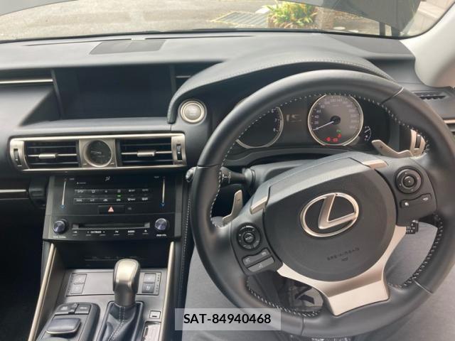 Lexus IS 2013-11 8245710-15