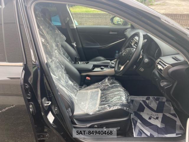 Lexus IS 2013-11 8245710-4