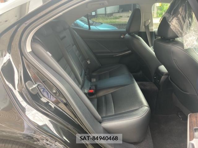 Lexus IS 2013-11 8245710-5