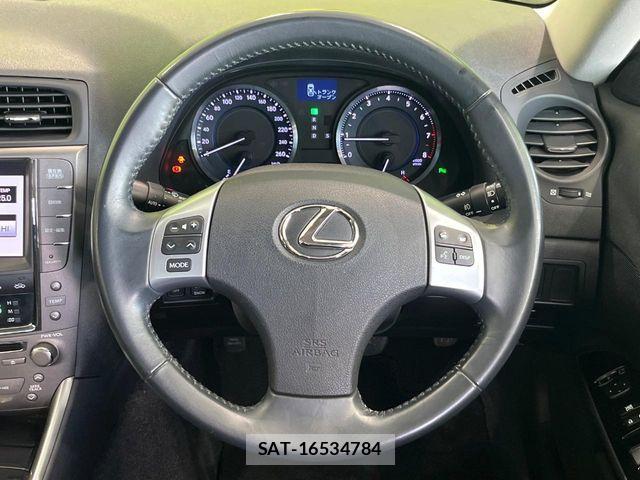 Lexus IS 2010-10 8315173-10