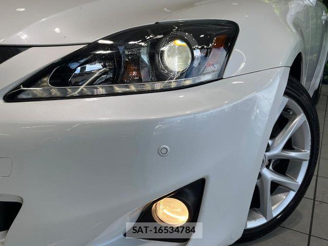 Lexus IS 2010-10 8315173-11