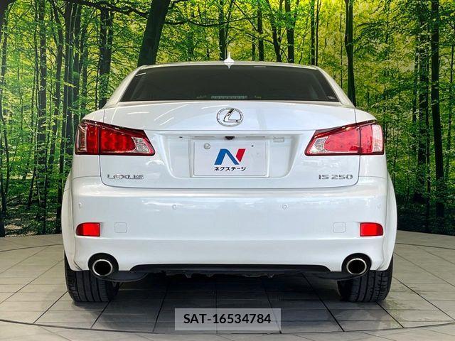 Lexus IS 2010-10 8315173-14