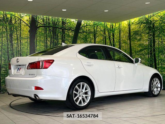 Lexus IS 2010-10 8315173-16