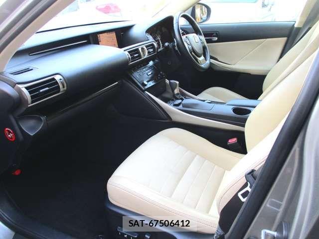 Lexus IS 2013-07 8525503-10