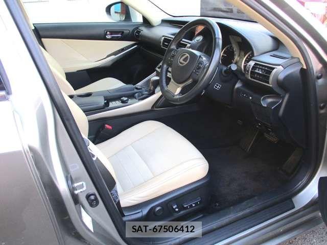 Lexus IS 2013-07 8525503-11
