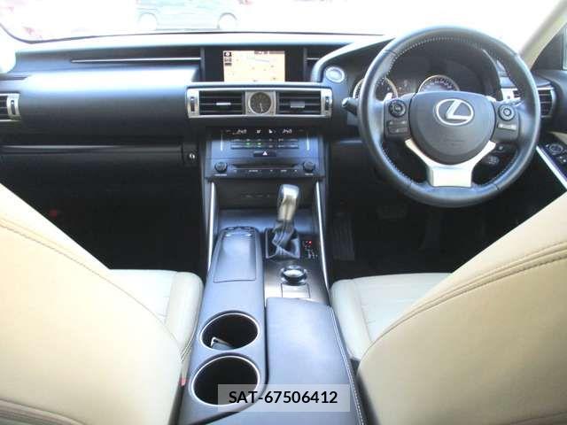 Lexus IS 2013-07 8525503-1