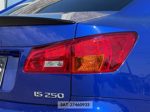 Lexus IS 2005-10 8562421-10