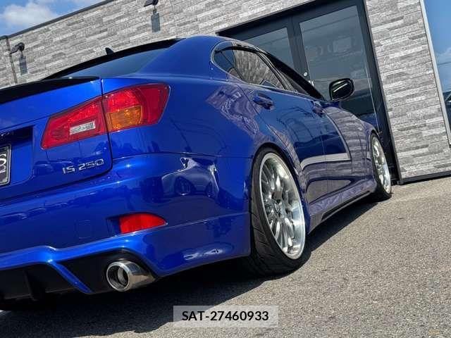 Lexus IS 2005-10 8562421-12