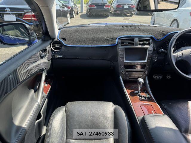 Lexus IS 2005-10 8562421-17
