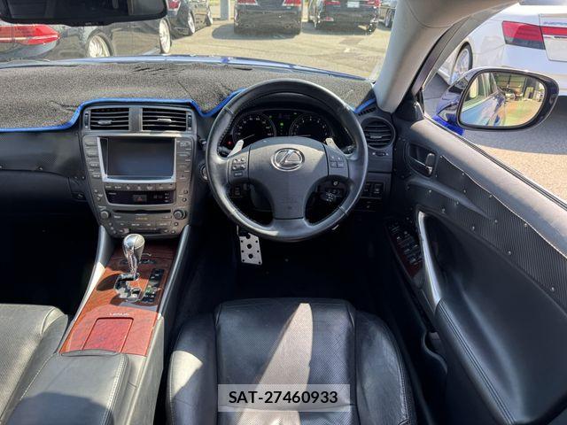 Lexus IS 2005-10 8562421-18