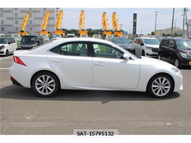 Lexus IS 2013-10 8562425-9