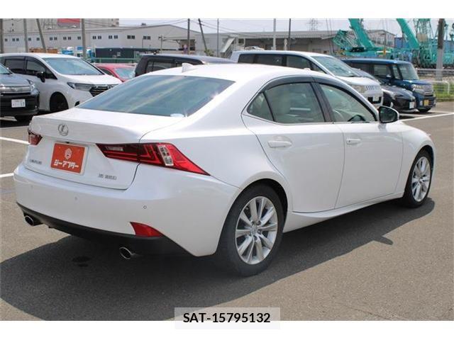 Lexus IS 2013-10 8562425-10