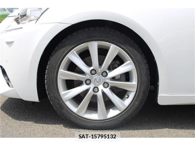 Lexus IS 2013-10 8562425-26