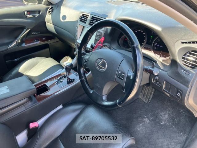 Lexus IS 2006-10 8562424-14
