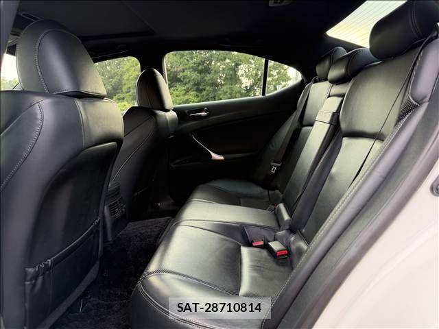 Lexus IS 2011-10 8627465-9