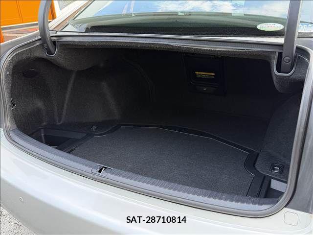 Lexus IS 2011-10 8627465-10
