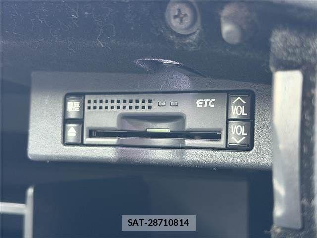 Lexus IS 2011-10 8627465-13