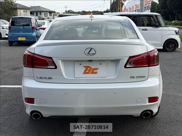 Lexus IS 2011-10 8627465-22