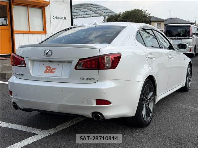 Lexus IS 2011-10 8627465-23