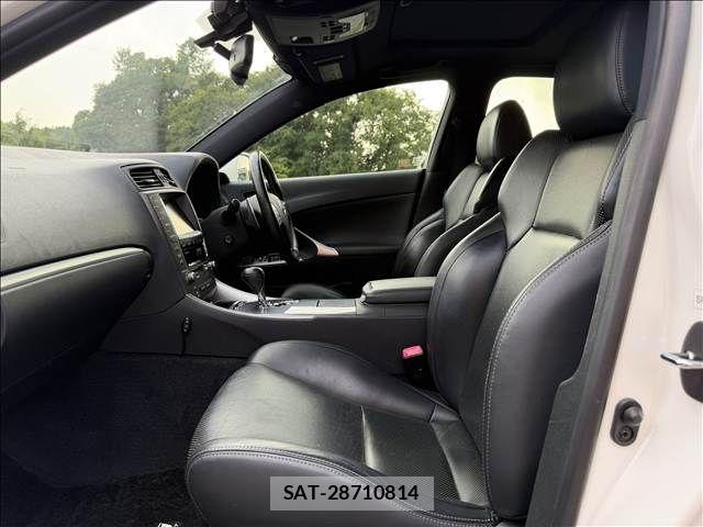 Lexus IS 2011-10 8627465-24