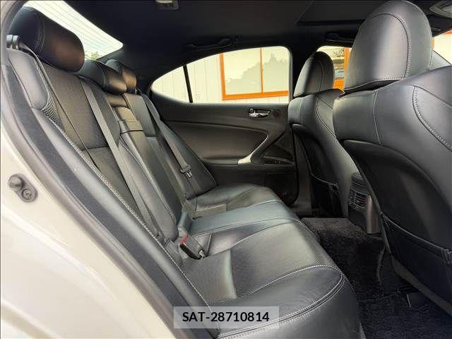 Lexus IS 2011-10 8627465-25