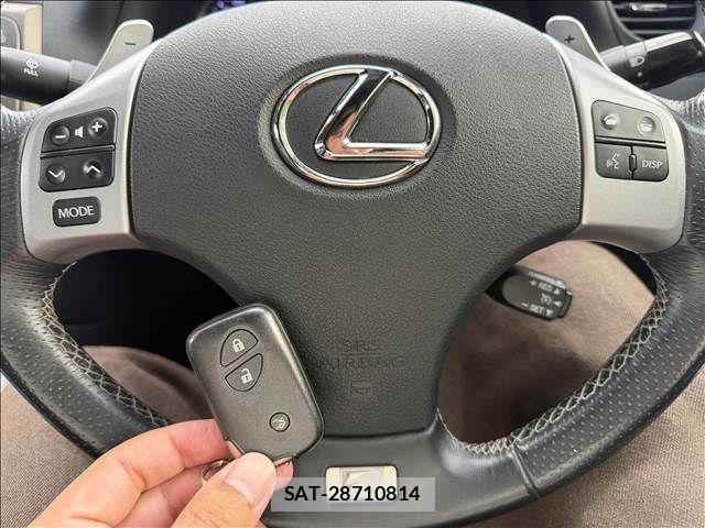 Lexus IS 2011-10 8627465-27