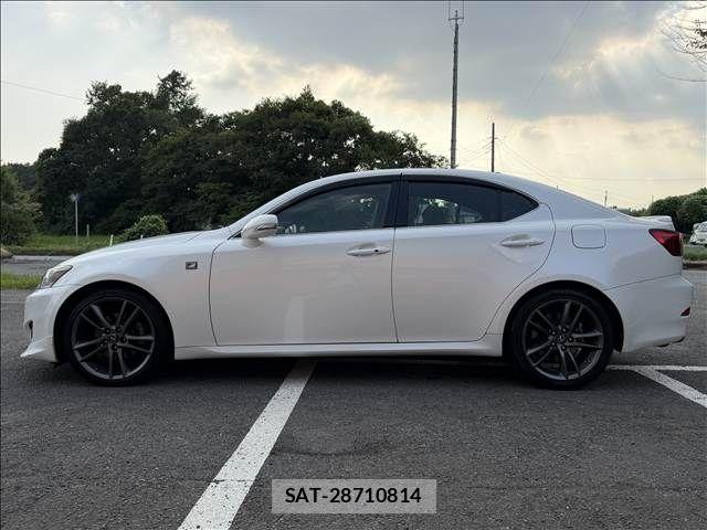 Lexus IS 2011-10 8627465-5