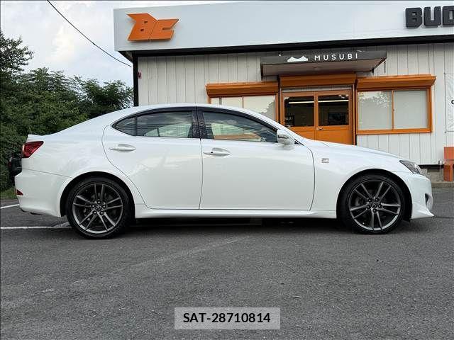 Lexus IS 2011-10 8627465-6