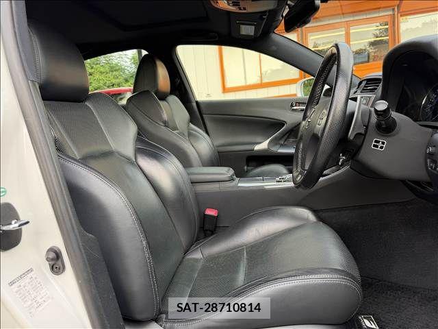 Lexus IS 2011-10 8627465-8