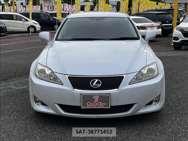 Lexus IS 2008-03 8666389-10