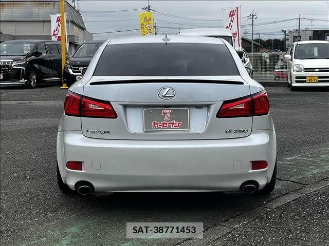 Lexus IS 2008-03 8666389-11