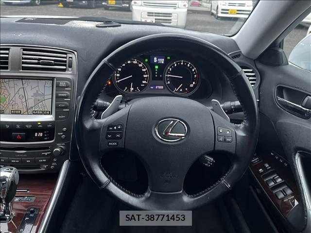 Lexus IS 2008-03 8666389-13