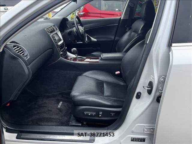 Lexus IS 2008-03 8666389-14