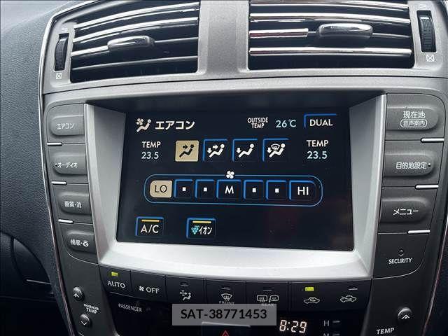 Lexus IS 2008-03 8666389-16