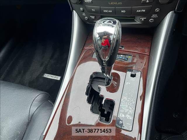Lexus IS 2008-03 8666389-18