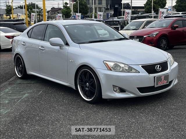 Lexus IS 2008-03 8666389-1