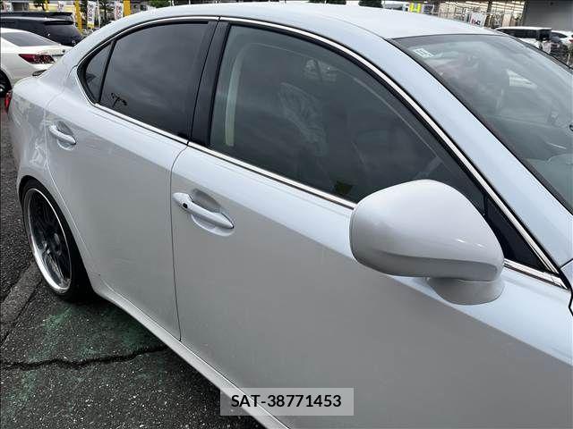 Lexus IS 2008-03 8666389-26
