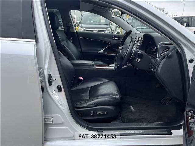 Lexus IS 2008-03 8666389-4