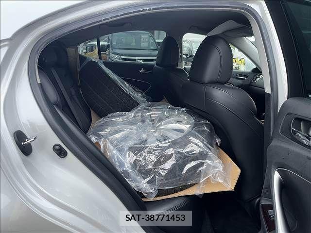 Lexus IS 2008-03 8666389-5