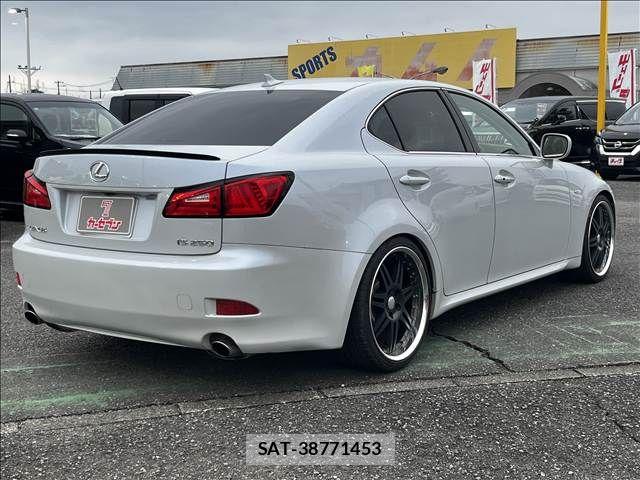 Lexus IS 2008-03 8666389-6