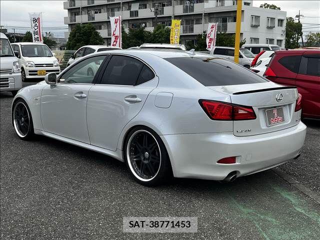 Lexus IS 2008-03 8666389-7