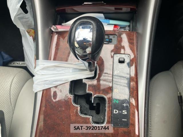 Lexus IS 2006-01 8666391-17