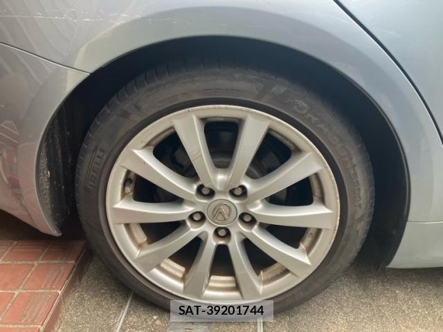 Lexus IS 2006-01 8666391-4