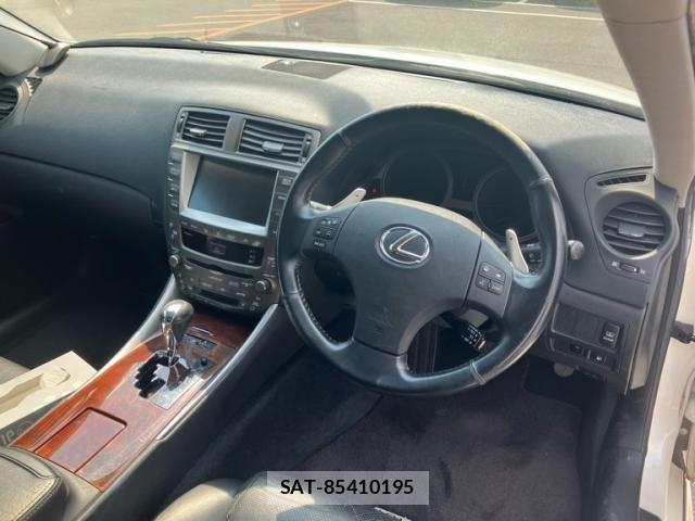 Lexus IS 2005-11 8659914-10