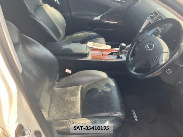 Lexus IS 2005-11 8659914-12