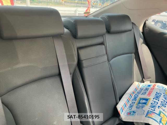 Lexus IS 2005-11 8659914-13