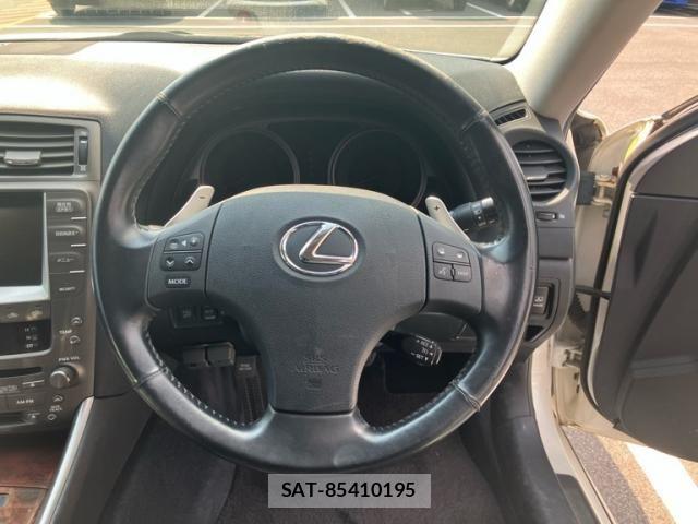 Lexus IS 2005-11 8659914-15