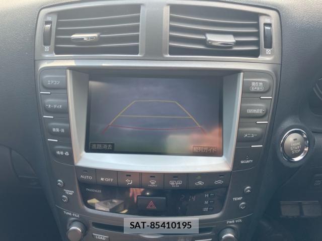 Lexus IS 2005-11 8659914-25