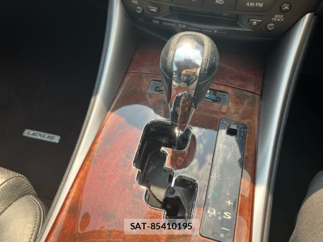 Lexus IS 2005-11 8659914-27